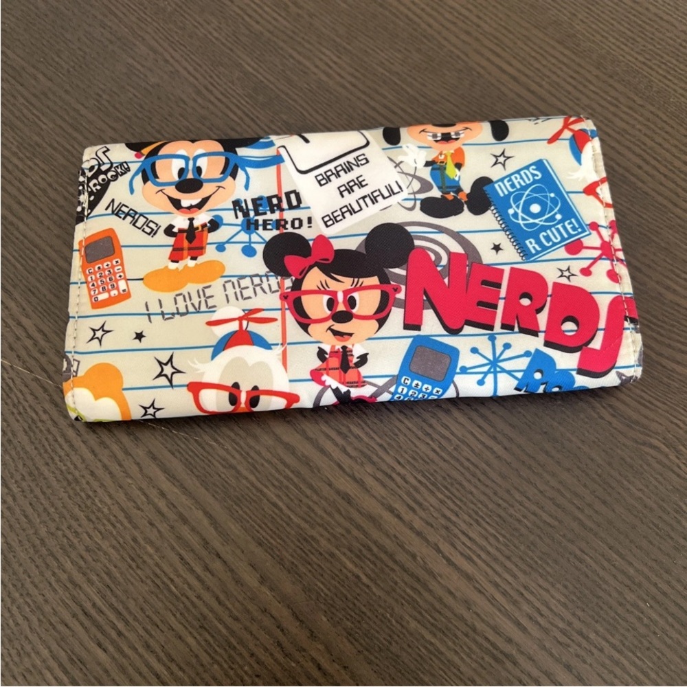 DISNEY 
NERDS Mickey/Minnie
Nerds Wallet -